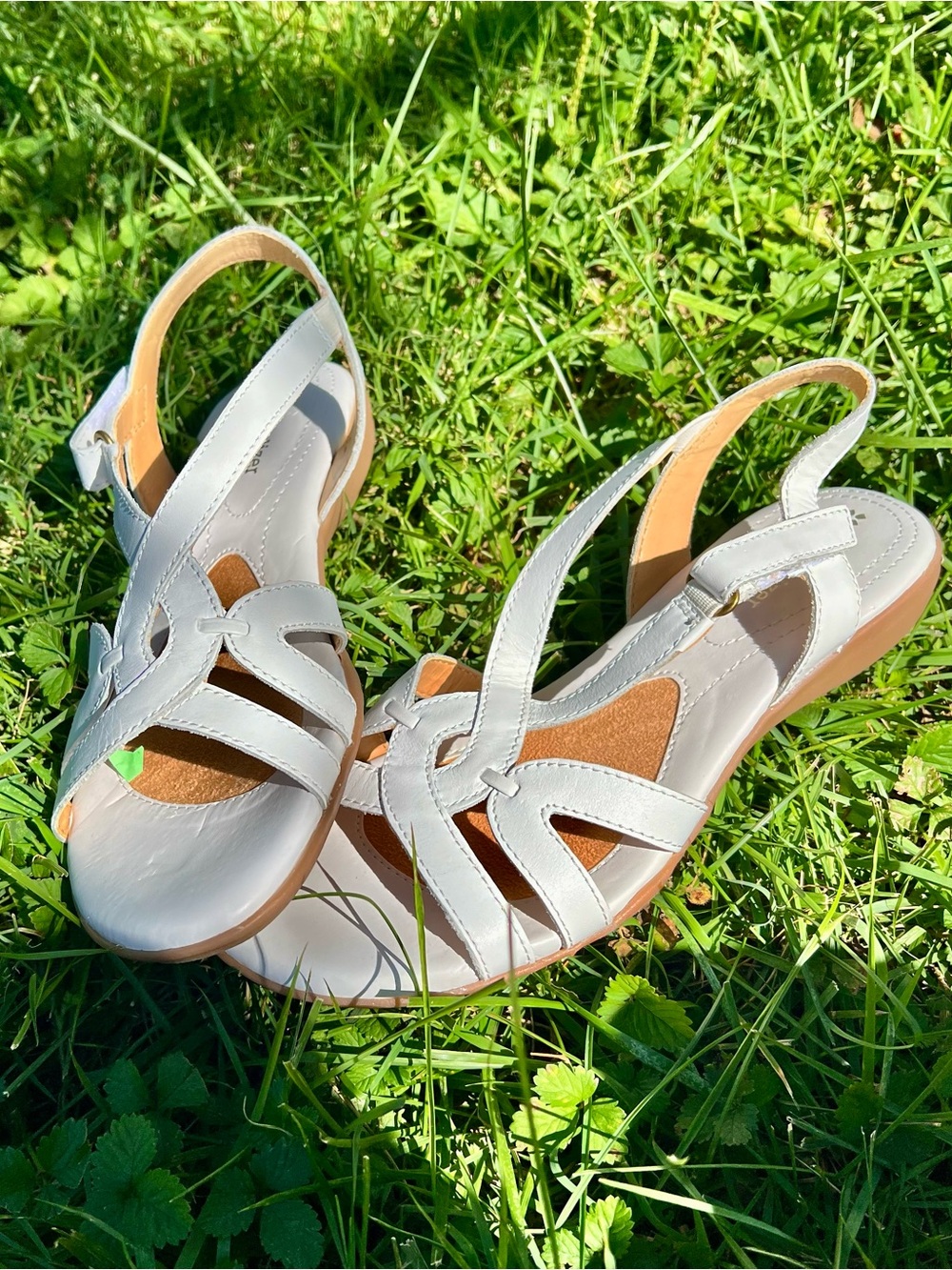 NWOB White Naturalizer Sandals Velcro Leather 7.5 Cooper
